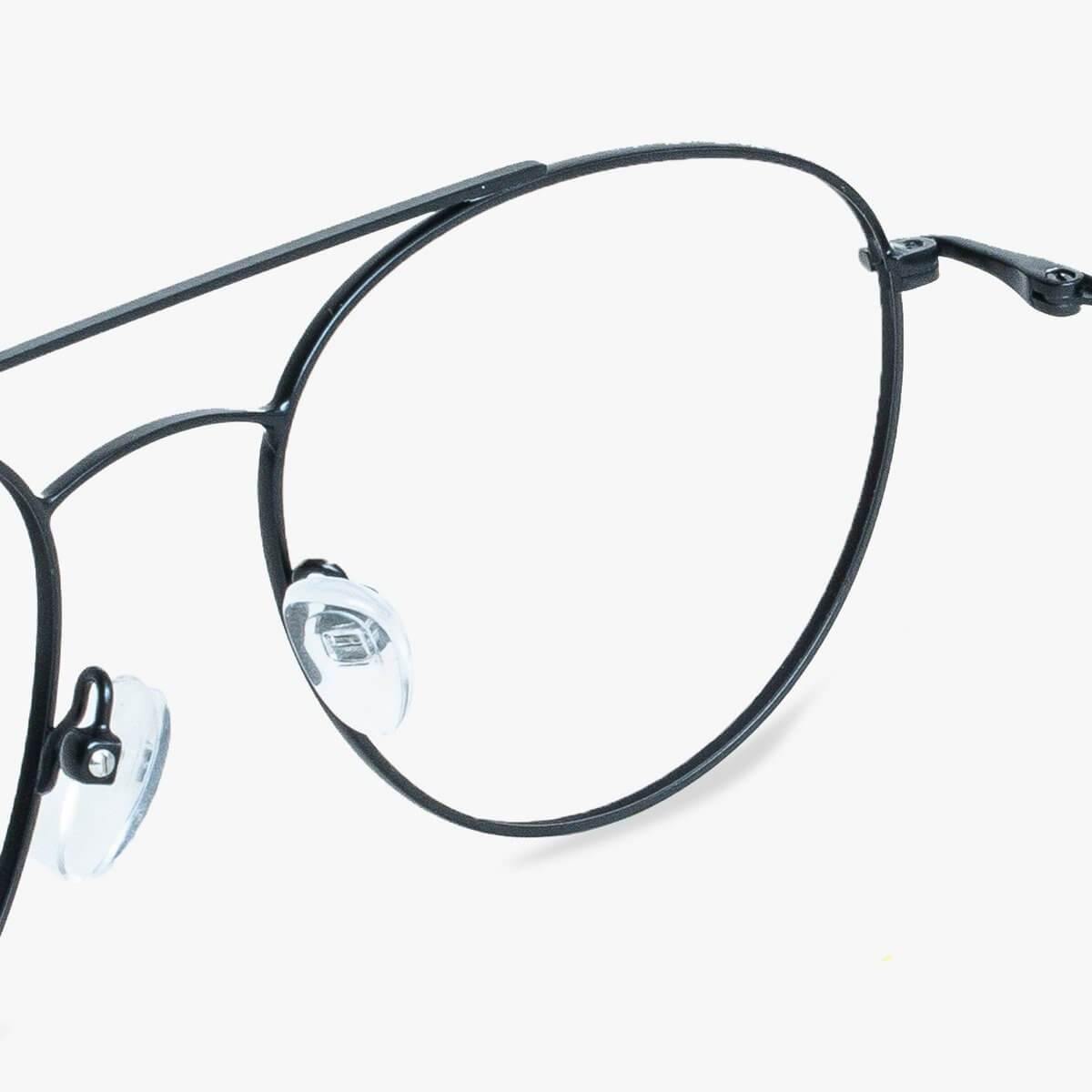 Göteborg Black round eyeglasses with thin black metal frame