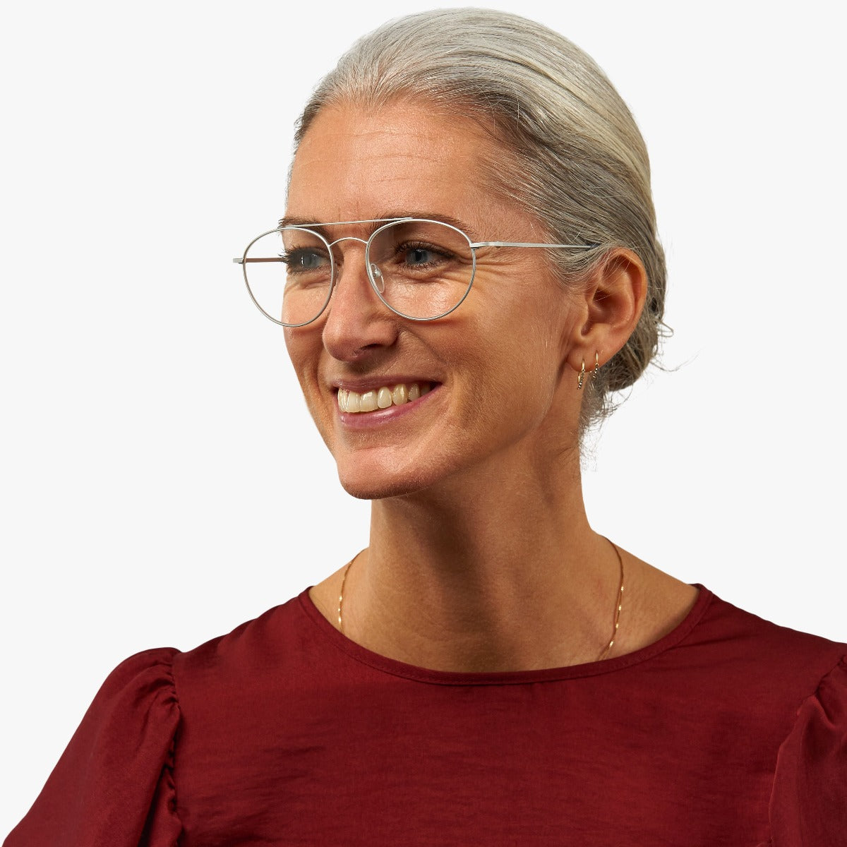 Person wearing Göteborg Steel round steel glasses