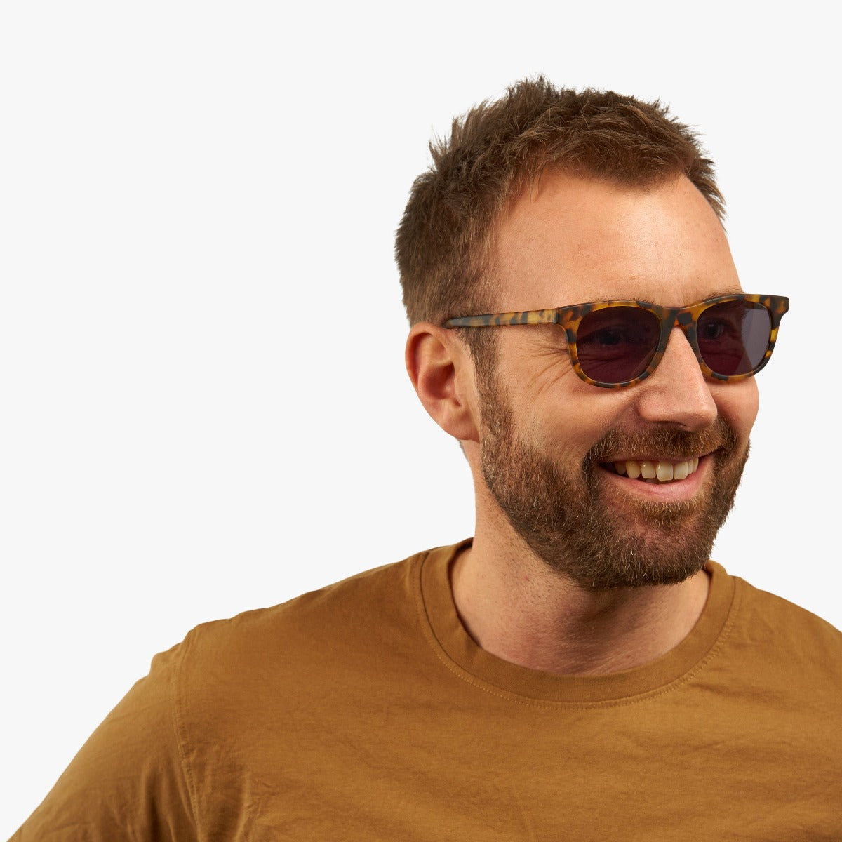 Person wearing Malmö Light Turtle sunglasses with tortoiseshell frame
