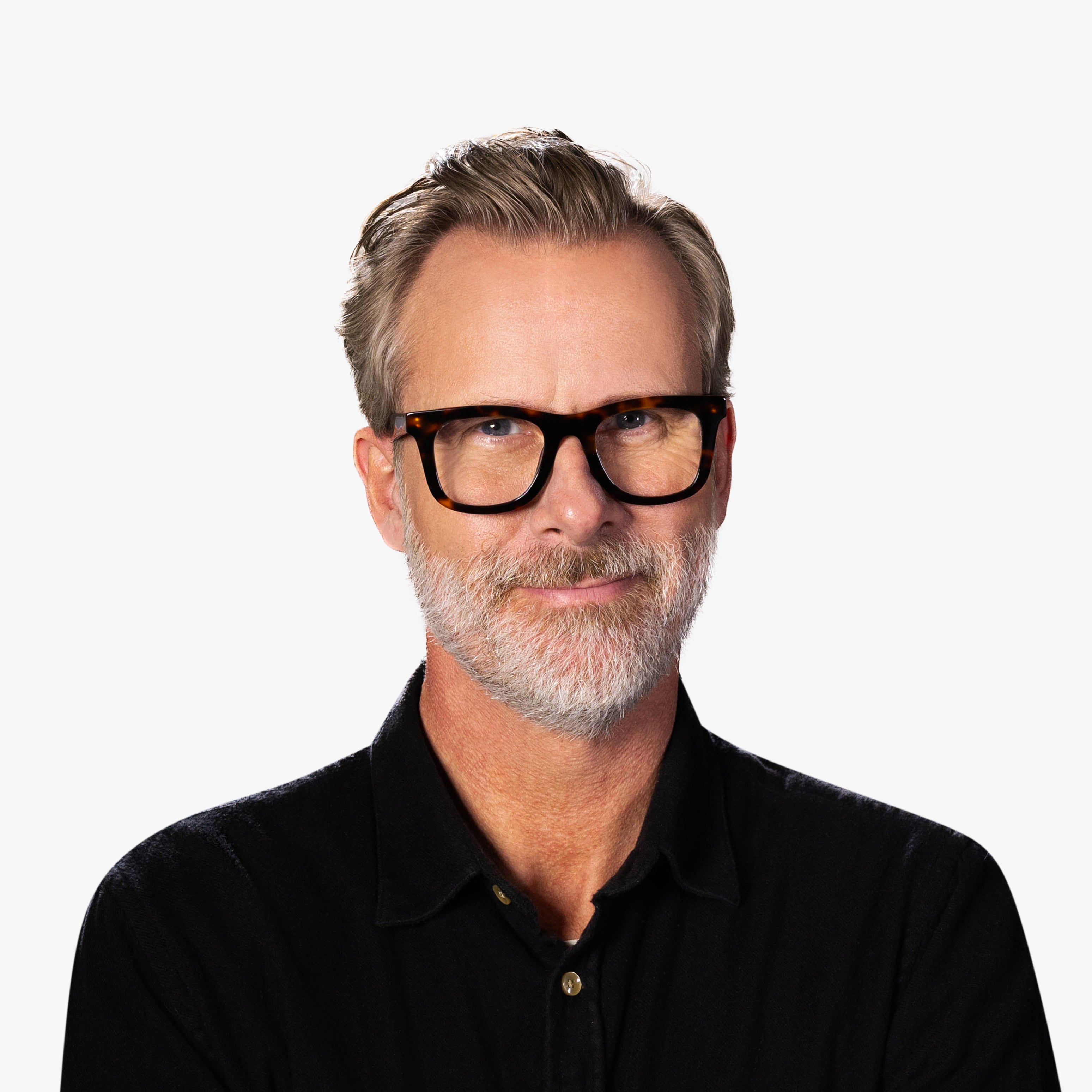 Person wearing Samsø Light Turtle reading glasses