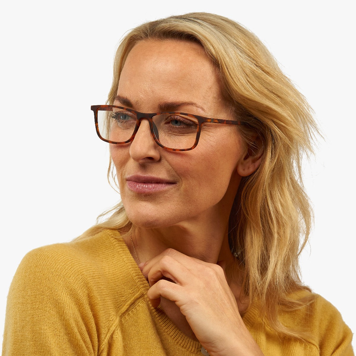 Person wearing Skagen Turtle tortoise-shell reading glasses
