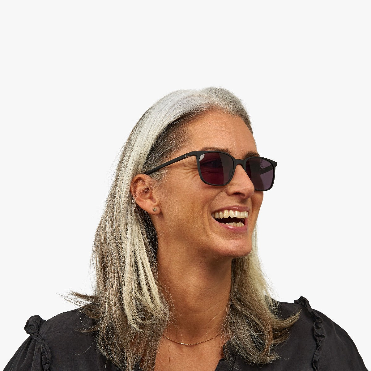 Person wearing Women's Fyn Black sunglasses